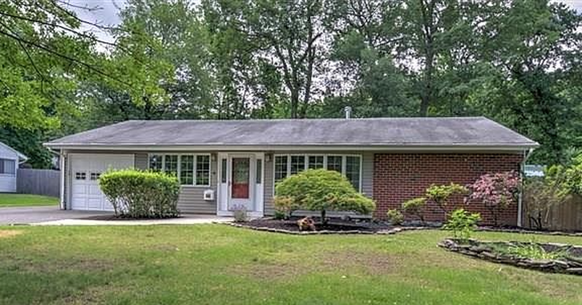4 Hawthorne Rd, South Brunswick Twp., NJ 08824 ListReports