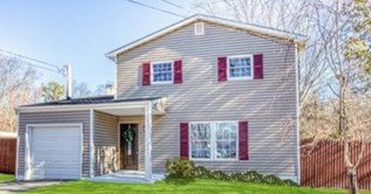 3 Burney Boulevard, Mastic, NY 11950 ListReports