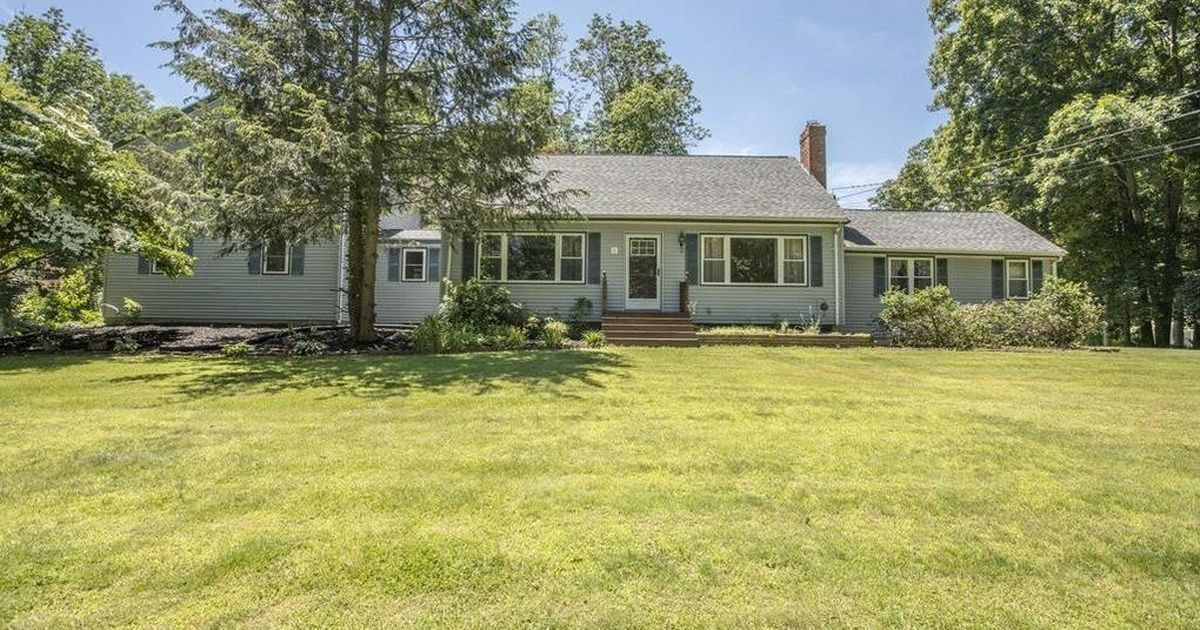 2359 Horton St, North Dighton, MA 02764 ListReports